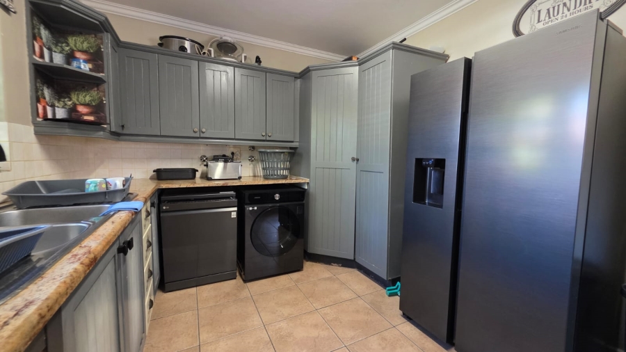 4 Bedroom Property for Sale in Heatherlands Western Cape